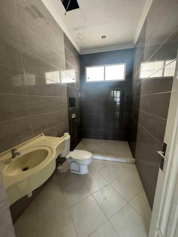 dijual rumah dharmahusada megah permai