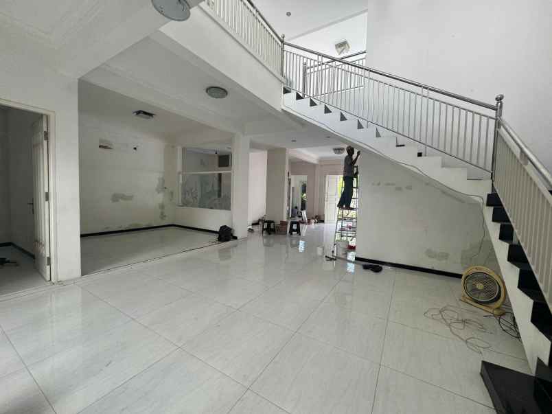 dijual rumah dharmahusada megah permai