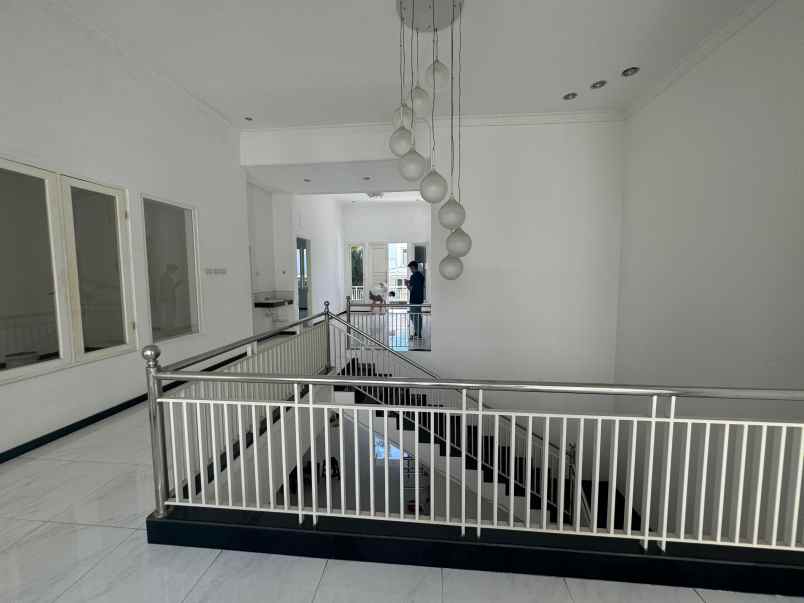 dijual rumah dharmahusada megah permai