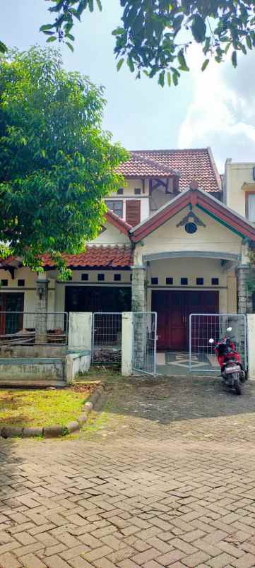 dijual rumah di daerah kemang pratama