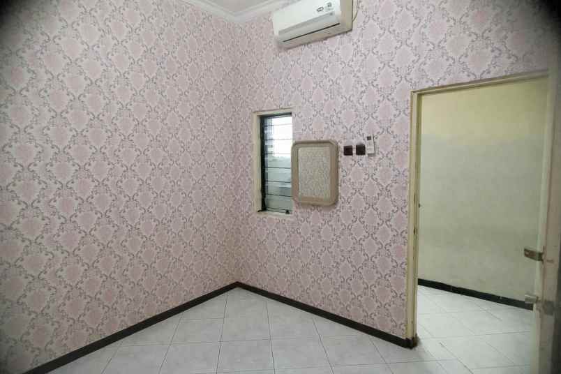 dijual rumah di darmo indah timur
