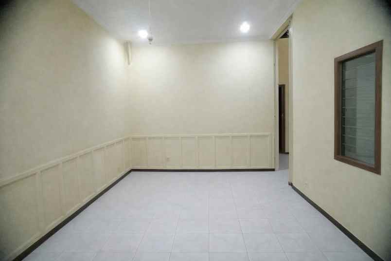 dijual rumah di darmo indah timur