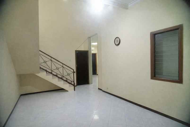 dijual rumah di darmo indah timur