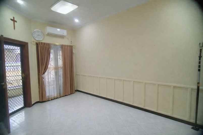 dijual rumah di darmo indah timur