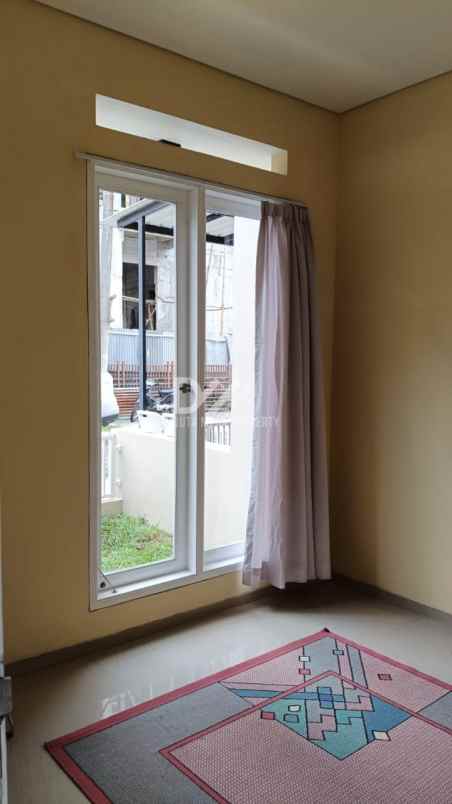 dijual rumah di graha raya bintaro