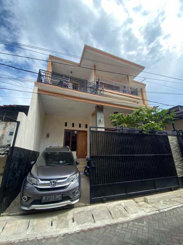 dijual rumah di jl petek semut semarang