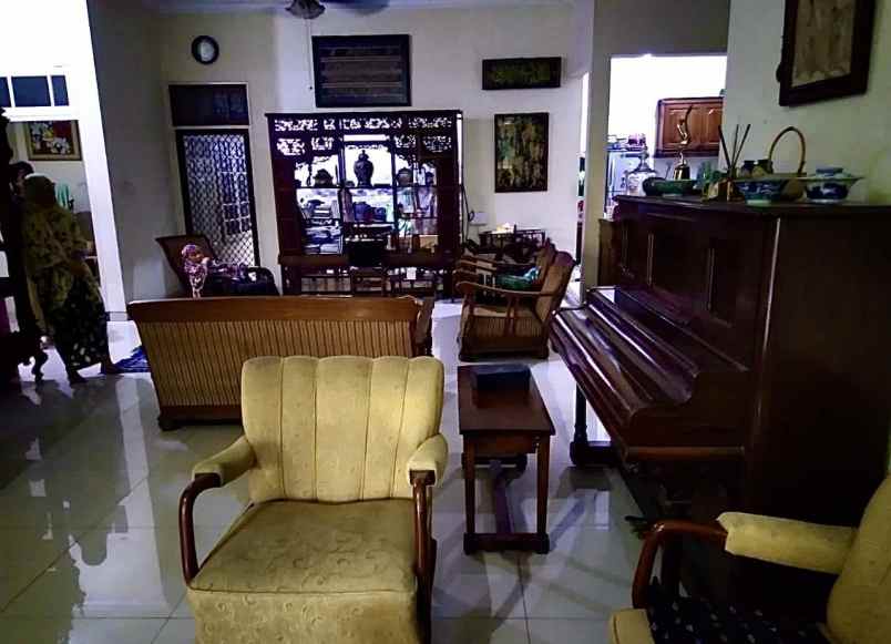 dijual rumah di manyar indah dekat merr galaxy mall