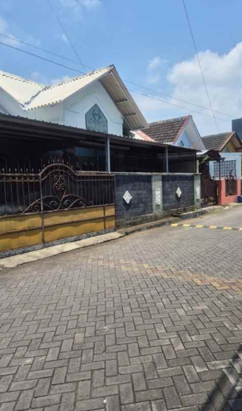 dijual rumah di perum arteri baru semarang