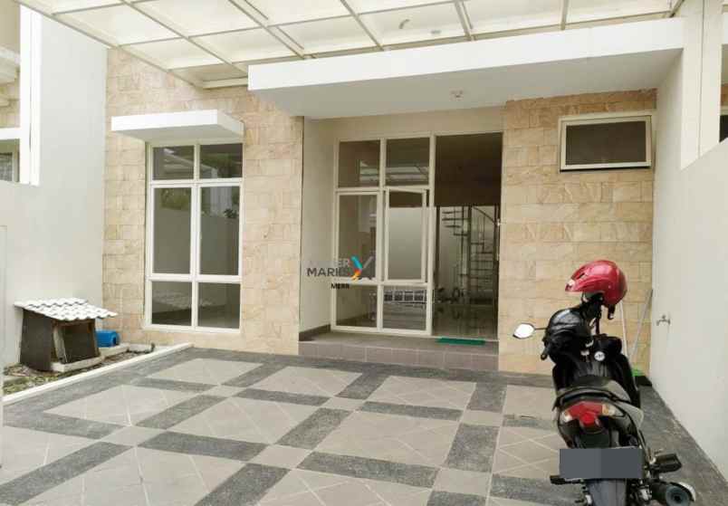 dijual rumah di perumahan griya galaxy baru terawat