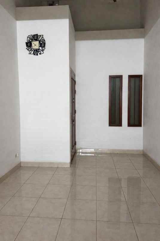dijual rumah di sutorejo timur