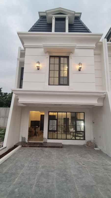 dijual rumah dr ratna