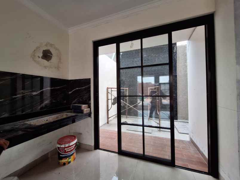 dijual rumah dr ratna