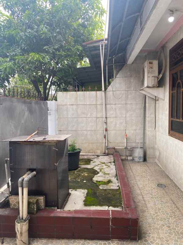 dijual rumah duren sawit
