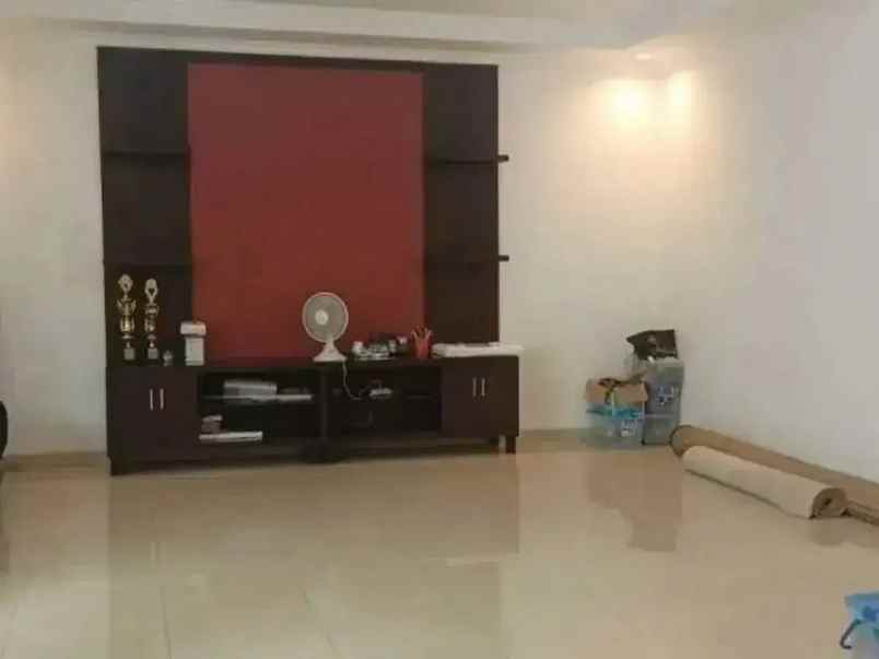 dijual rumah galaxy