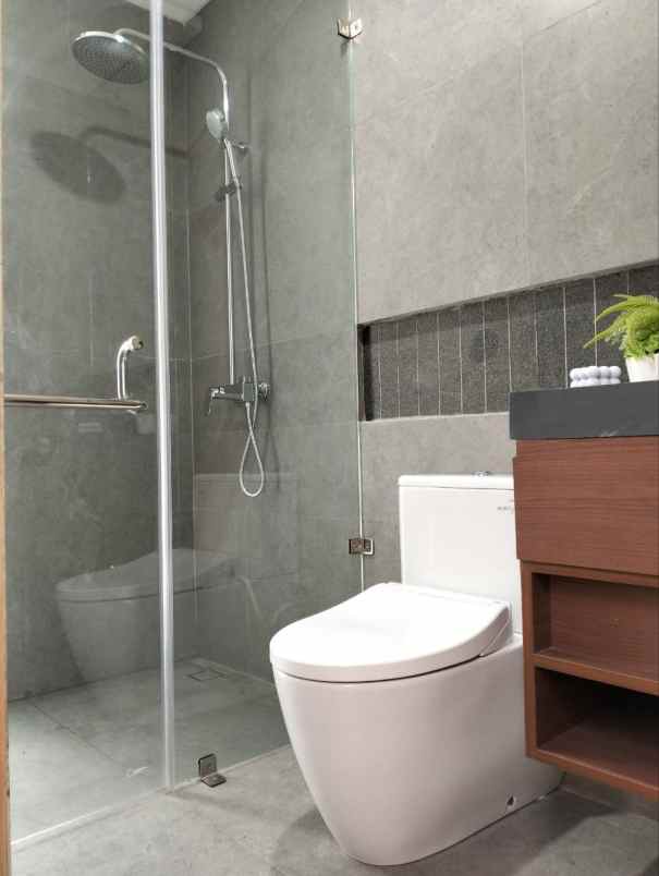 dijual rumah gatot subroto