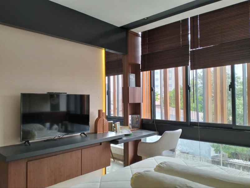 dijual rumah gatot subroto