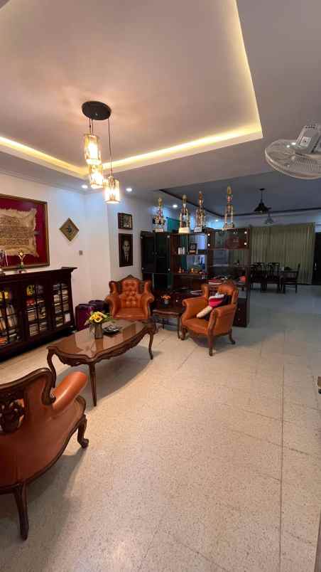 dijual rumah gayung kebonsari injoko