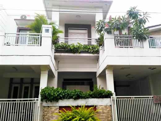 dijual rumah grand galaxy city