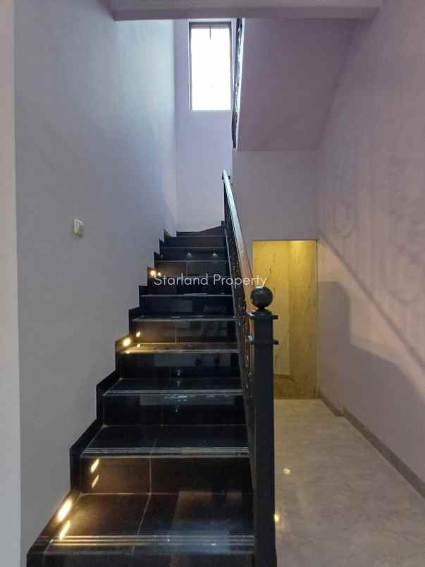 dijual rumah jagakarsa