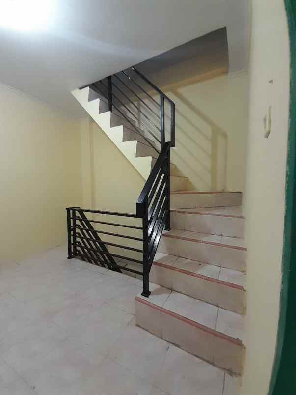 dijual rumah jalan angke indah