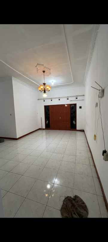dijual rumah jalan banteng