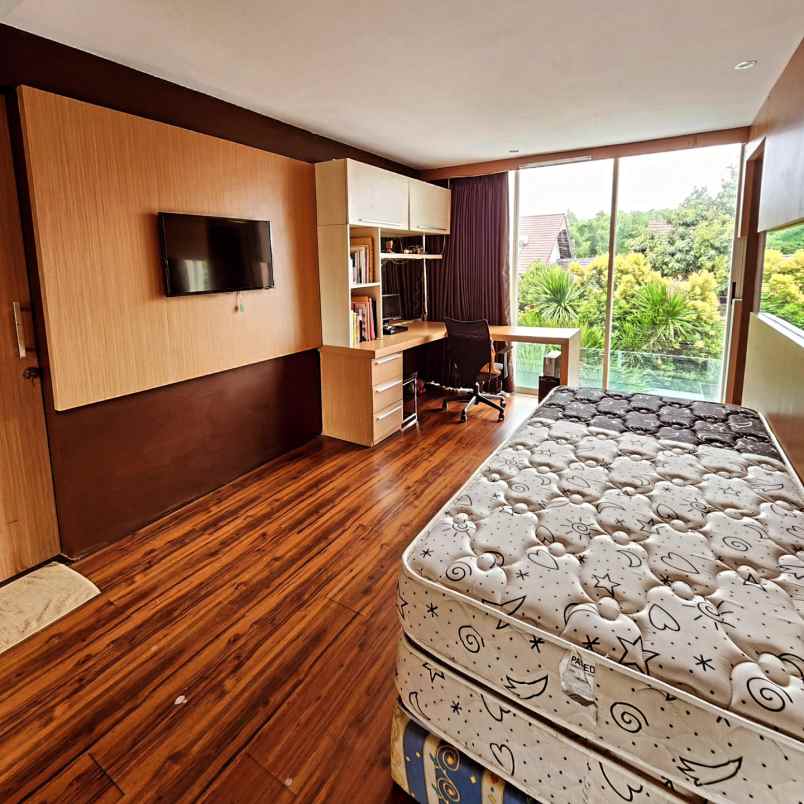 dijual rumah jalan citraland utama