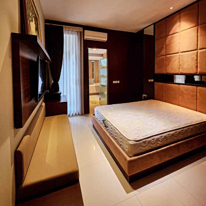 dijual rumah jalan citraland utama