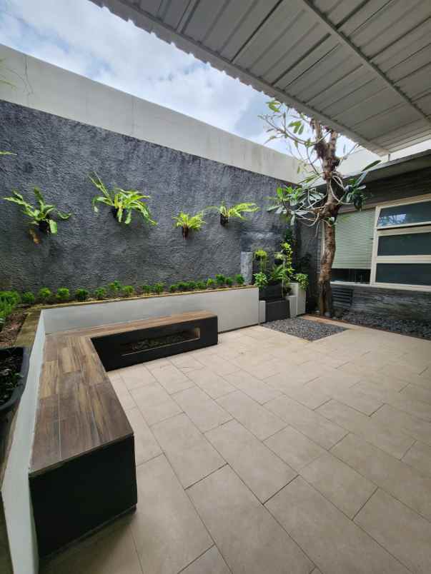 dijual rumah jalan citraland utama