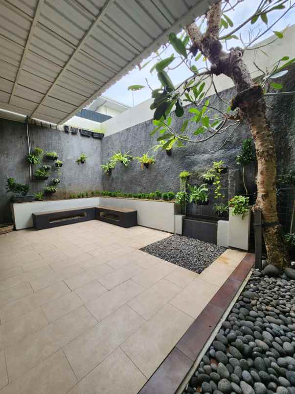 dijual rumah jalan citraland utama