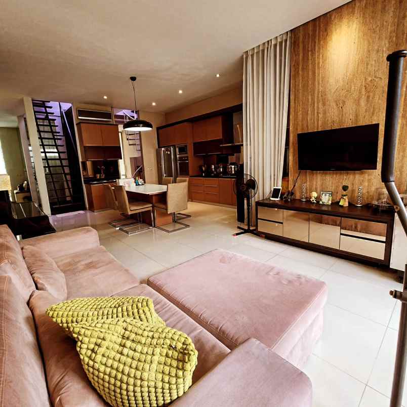 dijual rumah jalan citraland utama