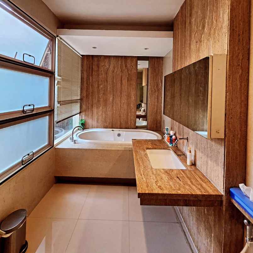 dijual rumah jalan citraland utama