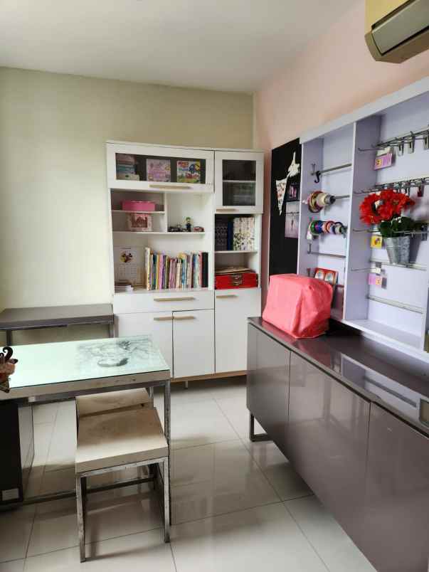 dijual rumah jalan citraland utama