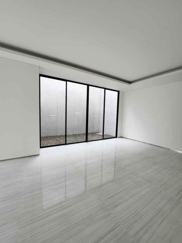 dijual rumah jalan dian istana