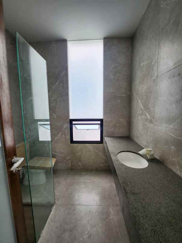 dijual rumah jalan dian istana