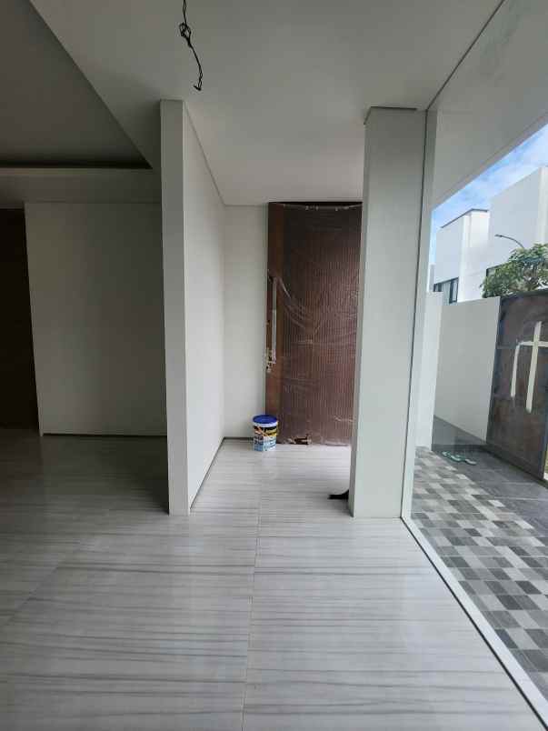 dijual rumah jalan dian istana