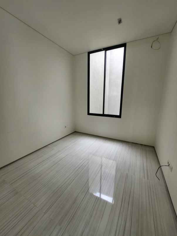 dijual rumah jalan dian istana