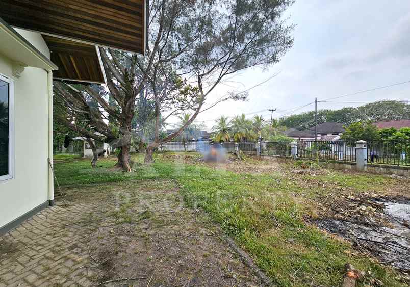 dijual rumah jalan enggano