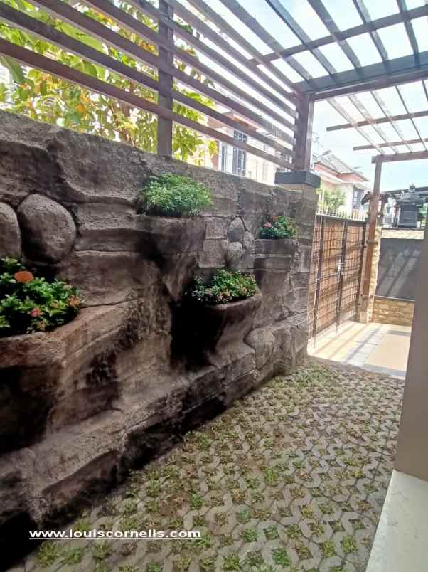 dijual rumah jalan padang luwih