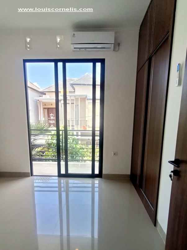 dijual rumah jalan padang luwih
