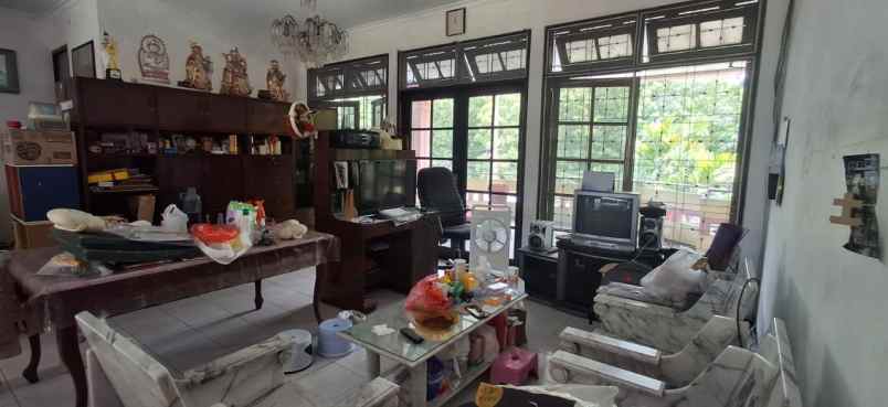 dijual rumah jalan raya darmo harapan