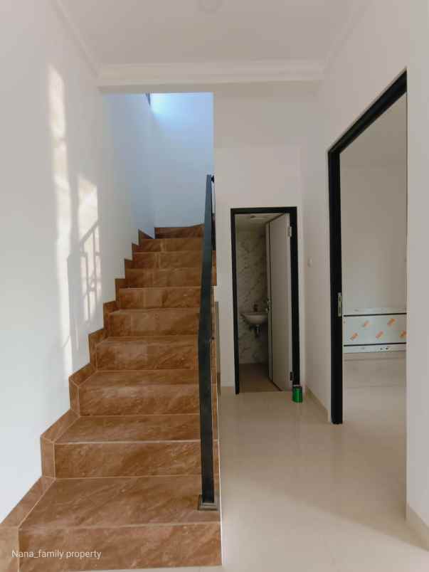 dijual rumah jalan raya jombang ciputat