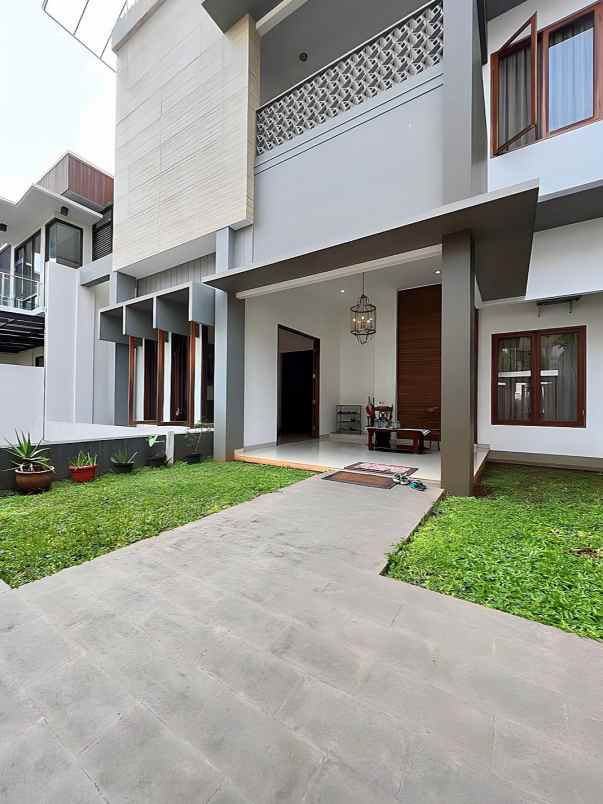 dijual rumah jalan raya lebak bulus