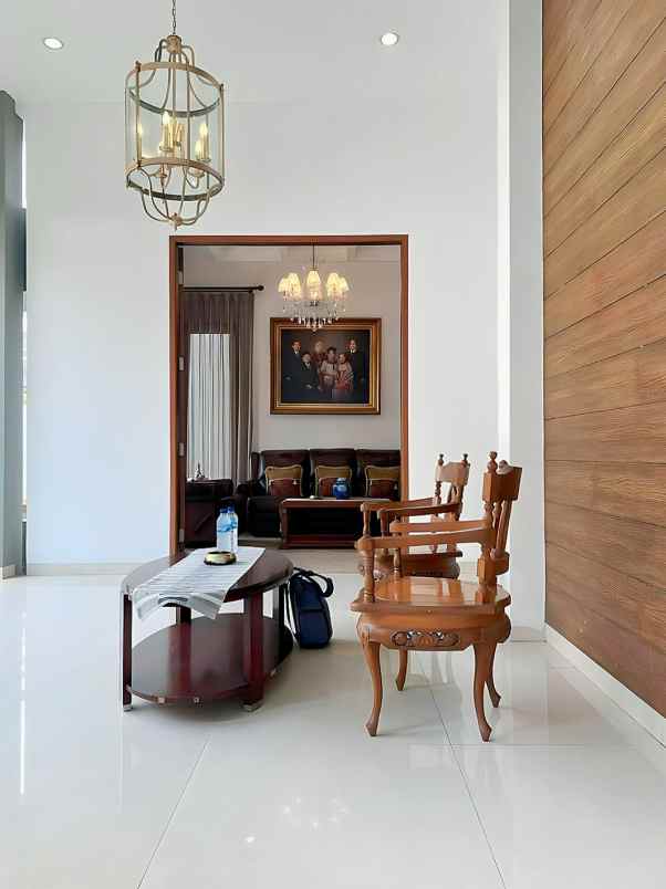 dijual rumah jalan raya lebak bulus