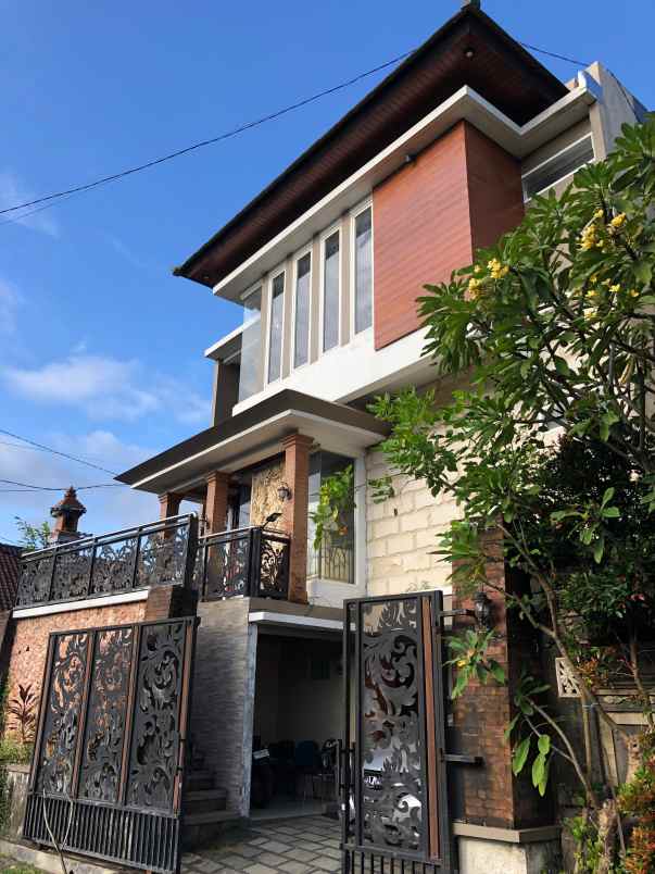 dijual rumah jalan raya muding