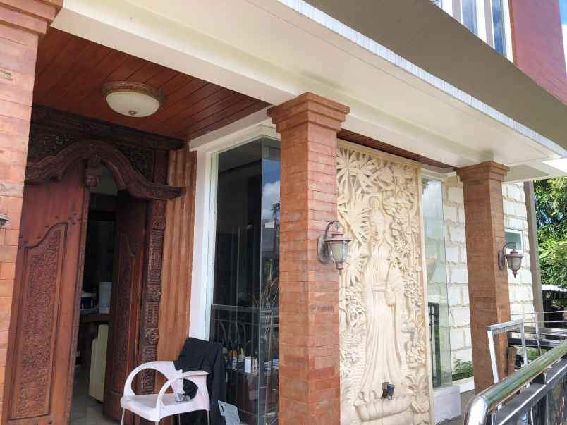 dijual rumah jalan raya muding