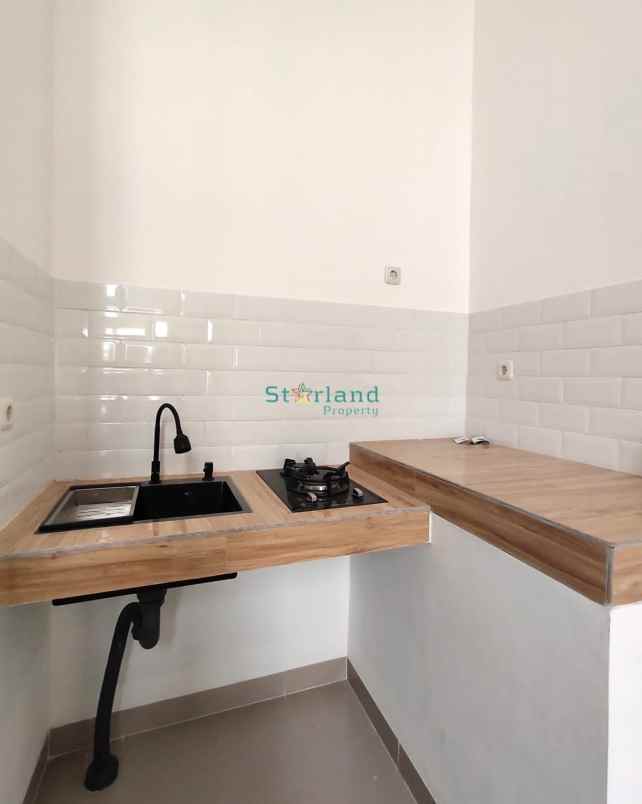 dijual rumah jalan raya pamulang