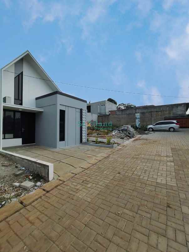 dijual rumah jalan raya pamulang