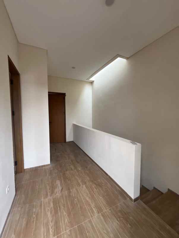 dijual rumah jalan raya pondok cabe dkt