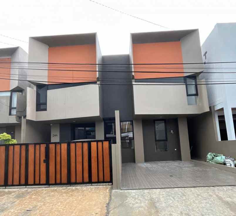 dijual rumah jalan raya pondok cabe dkt