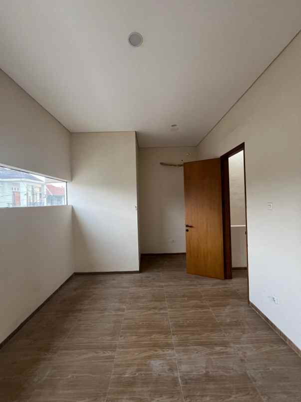 dijual rumah jalan raya pondok cabe dkt